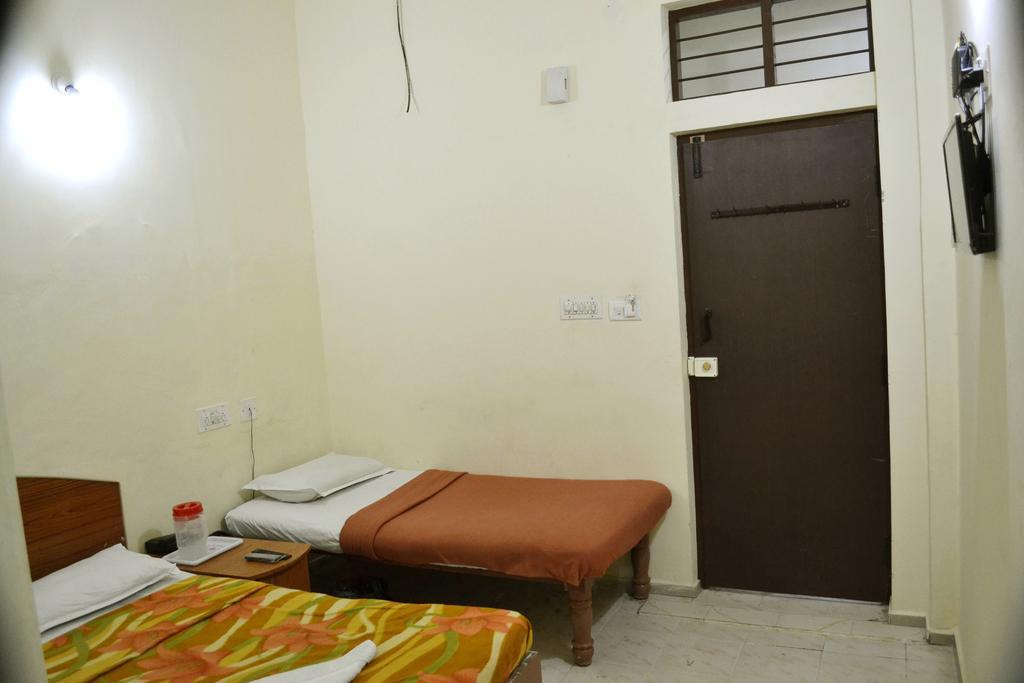 Galaxy Comforts Hotel Mysore Exterior foto