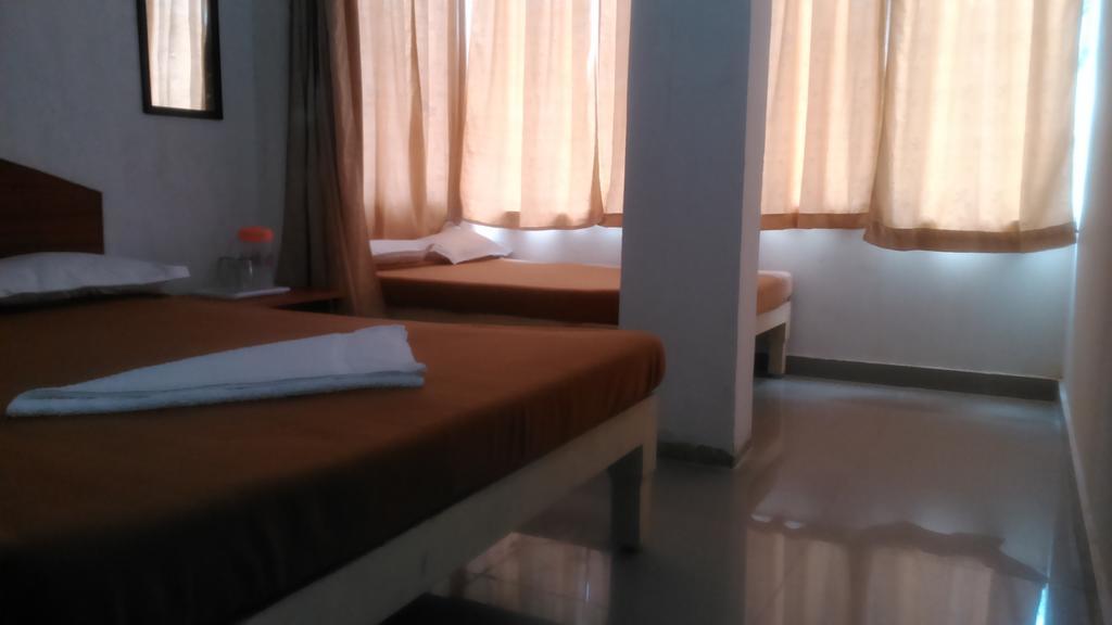 Galaxy Comforts Hotel Mysore Habitación foto